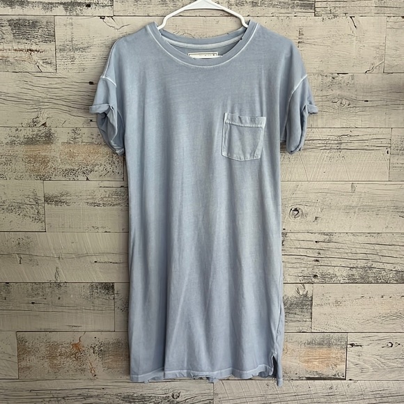 Abercrombie & Fitch Dresses & Skirts - Abercrombie and Fitch women’s t-shirt dress. Size small